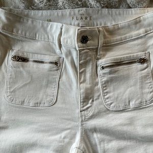 WHBM size 10 Flare crop white denim jeans with 2 zipper front pockets